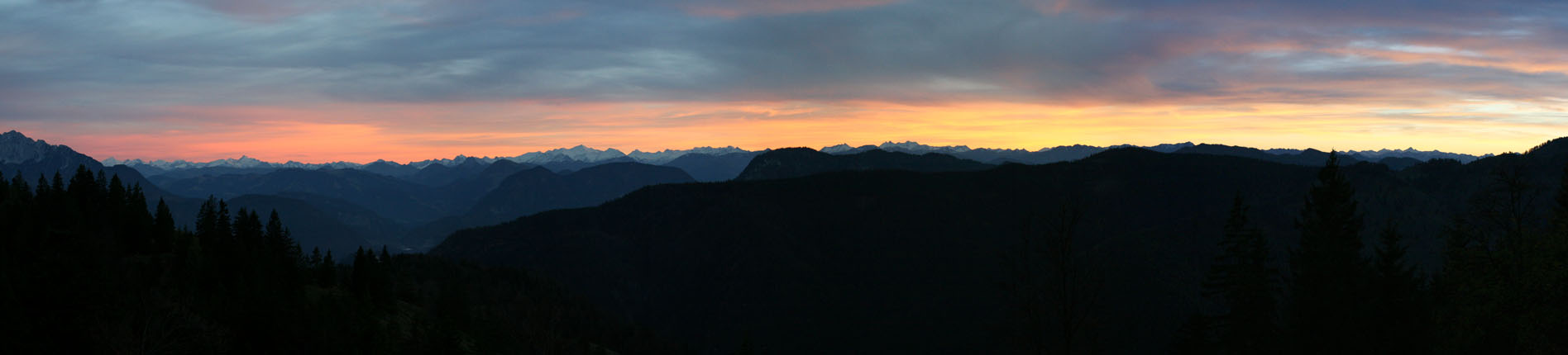 Bruennsteinhaus_abends