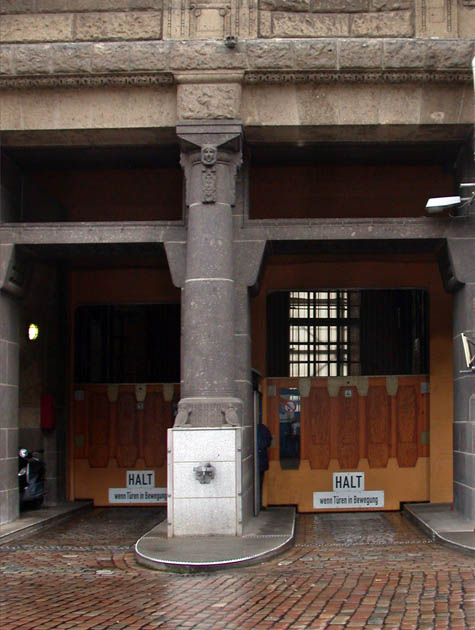 05_Elbtunnel_01
