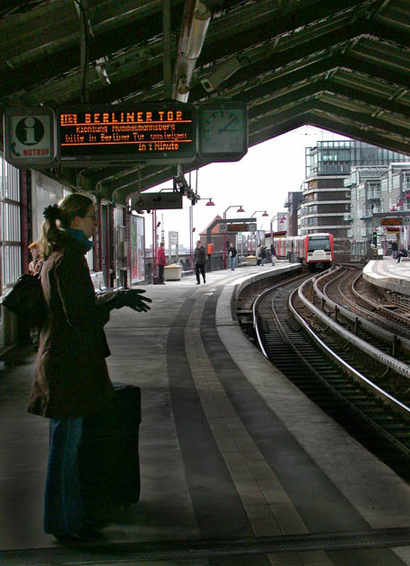 08_U-Bahn_Station_Baumwall_1