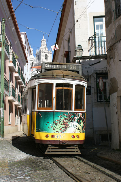 01_02_Alfama_Tram_9933