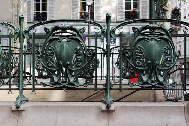 2_04_2049_Metro_Abbesses
