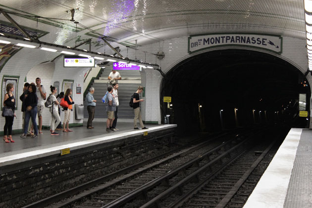 2_06_3326_Metro_Sevres_Babylon