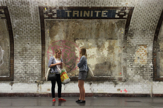 2_25_3316_Metro_Trinite_d'Estienne_d'Orves