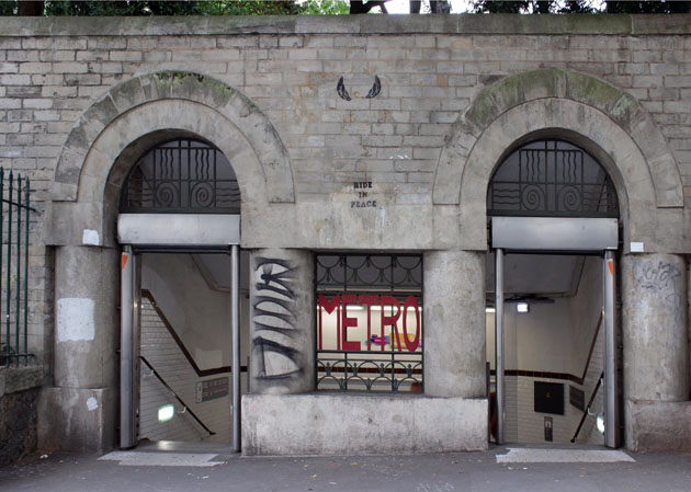 2_36_3202_Metro_Place_Monge_Rue_de_Navarre