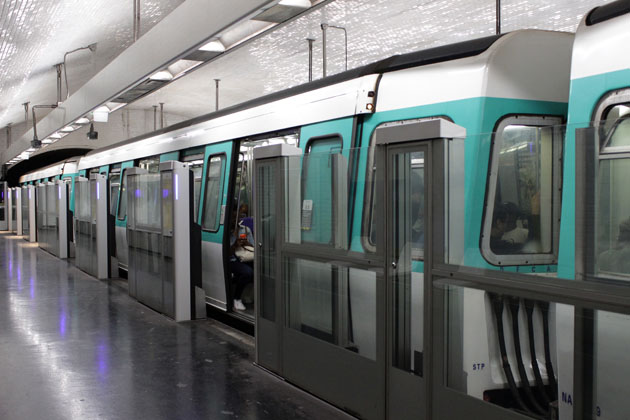 2_45_2516_Metro_Montparnasse_Bienvenue