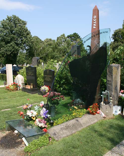 12_64_4755_Zentralfriedhof_Falco